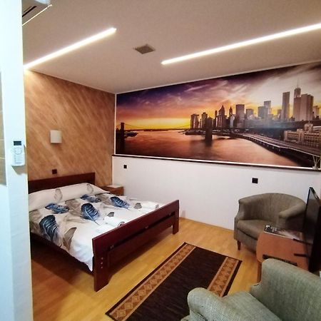 Fun Rooms Sobe Prenociste Borca ภายนอก รูปภาพ