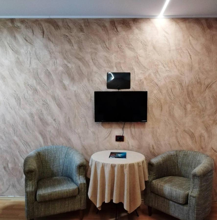 Fun Rooms Sobe Prenociste Borca ภายนอก รูปภาพ